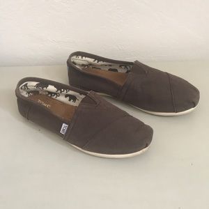 Toms women’s slip ons, dk brown, sz8, barely worn